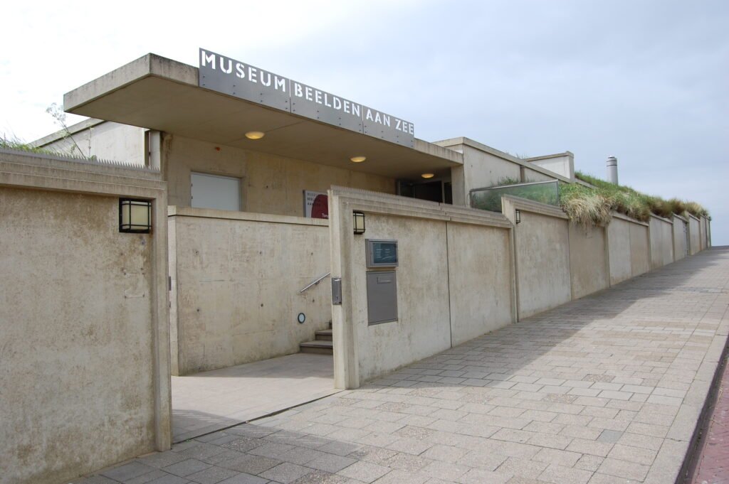 De_ingang_van_museum_Beelden_aan_Zee2C_Harteveltstraat_1