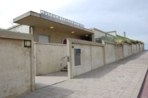 De_ingang_van_museum_Beelden_aan_Zee2C_Harteveltstraat_1