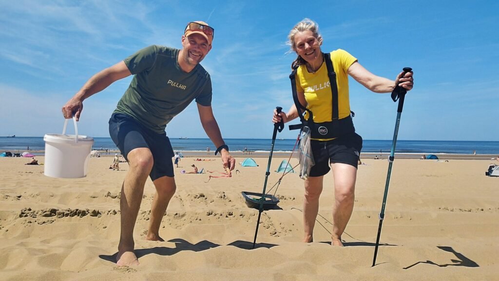 Zuiderstrand beach clean with harness sleds and grabbers